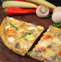 Paneer Red Pepper Jalapenos Eggizza Recipe